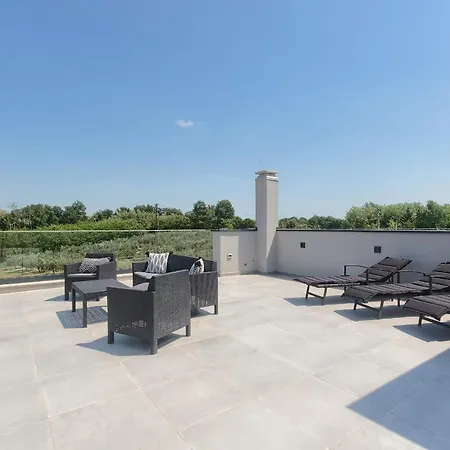 Grisi Willa Vižinada